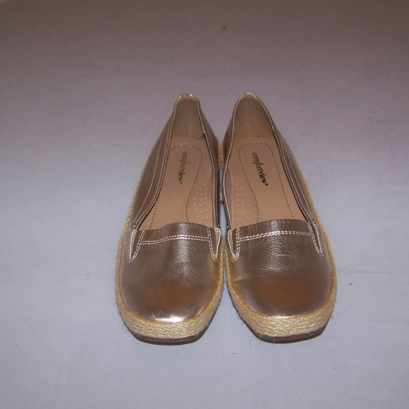 Comfortview Gold Flats (loafers) - Picture 1 of 8